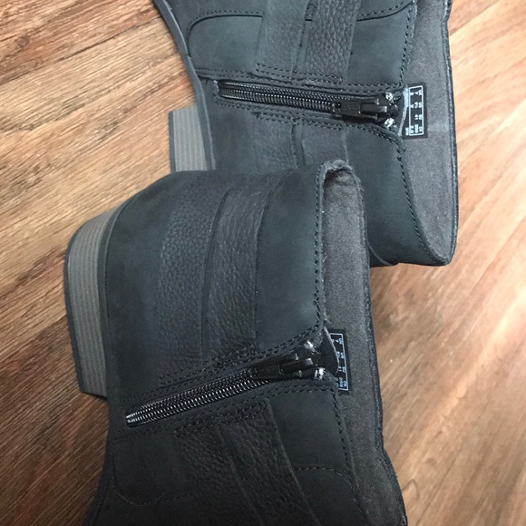 clarks women's addiy cora ankle bootie